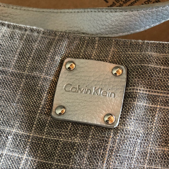 Calvin Klein silver crossbody bag - Picture 2 of 5
